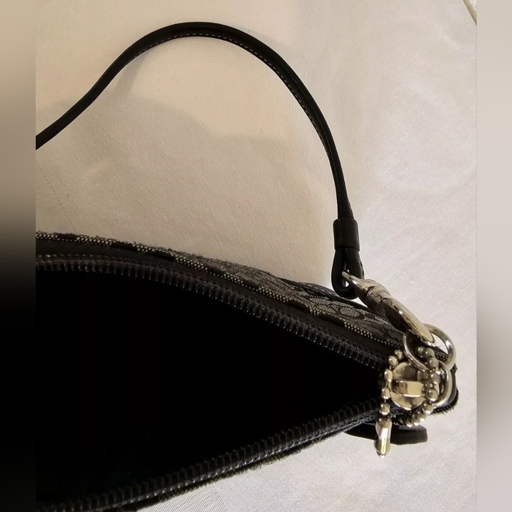 Coach | Vintage Canvas & Leather Wristlet Purse | Signature Monogram Pattern - Picture 12 of 16